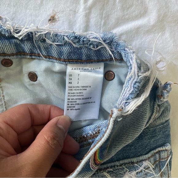 American Eagle Outfitters Light Wash distressed Denim Shorts Size 2 - Picture 4 of 8